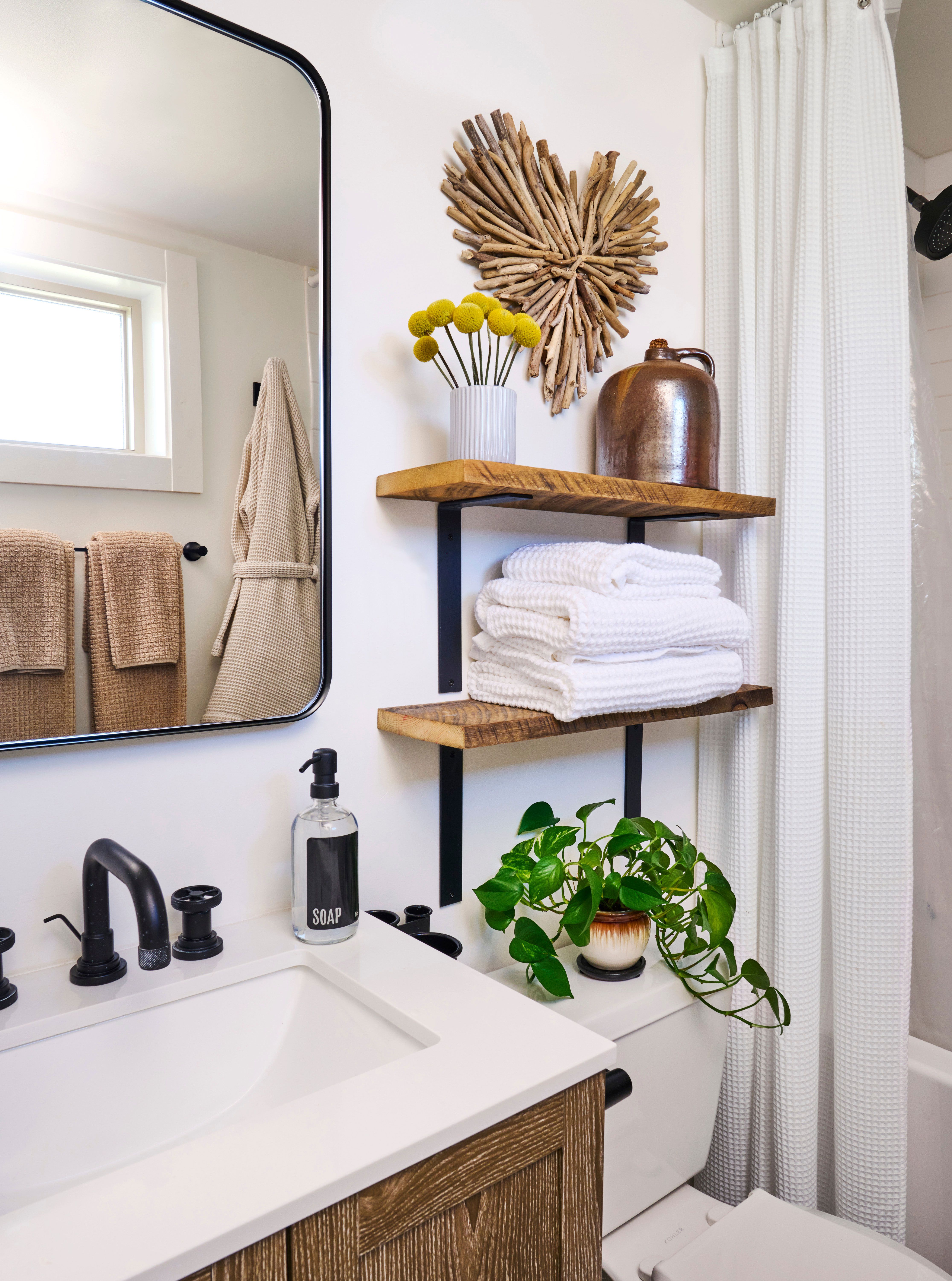 Farmhouse bathroom decor