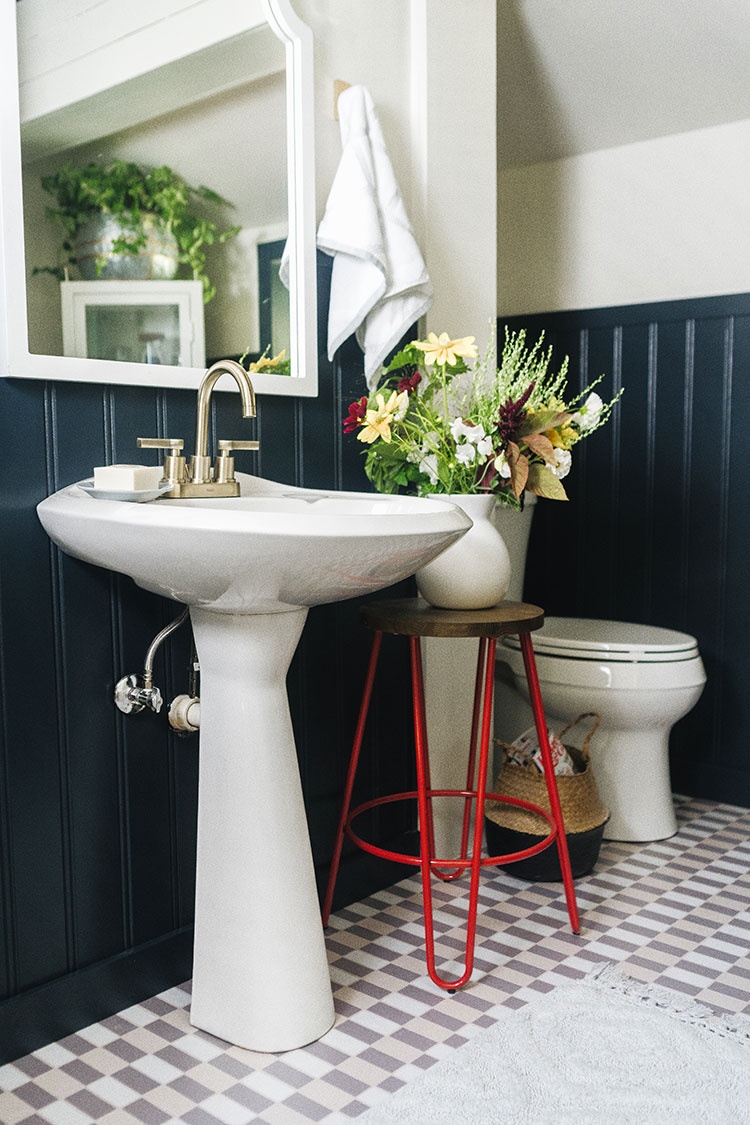 Small bathroom decorating ideas