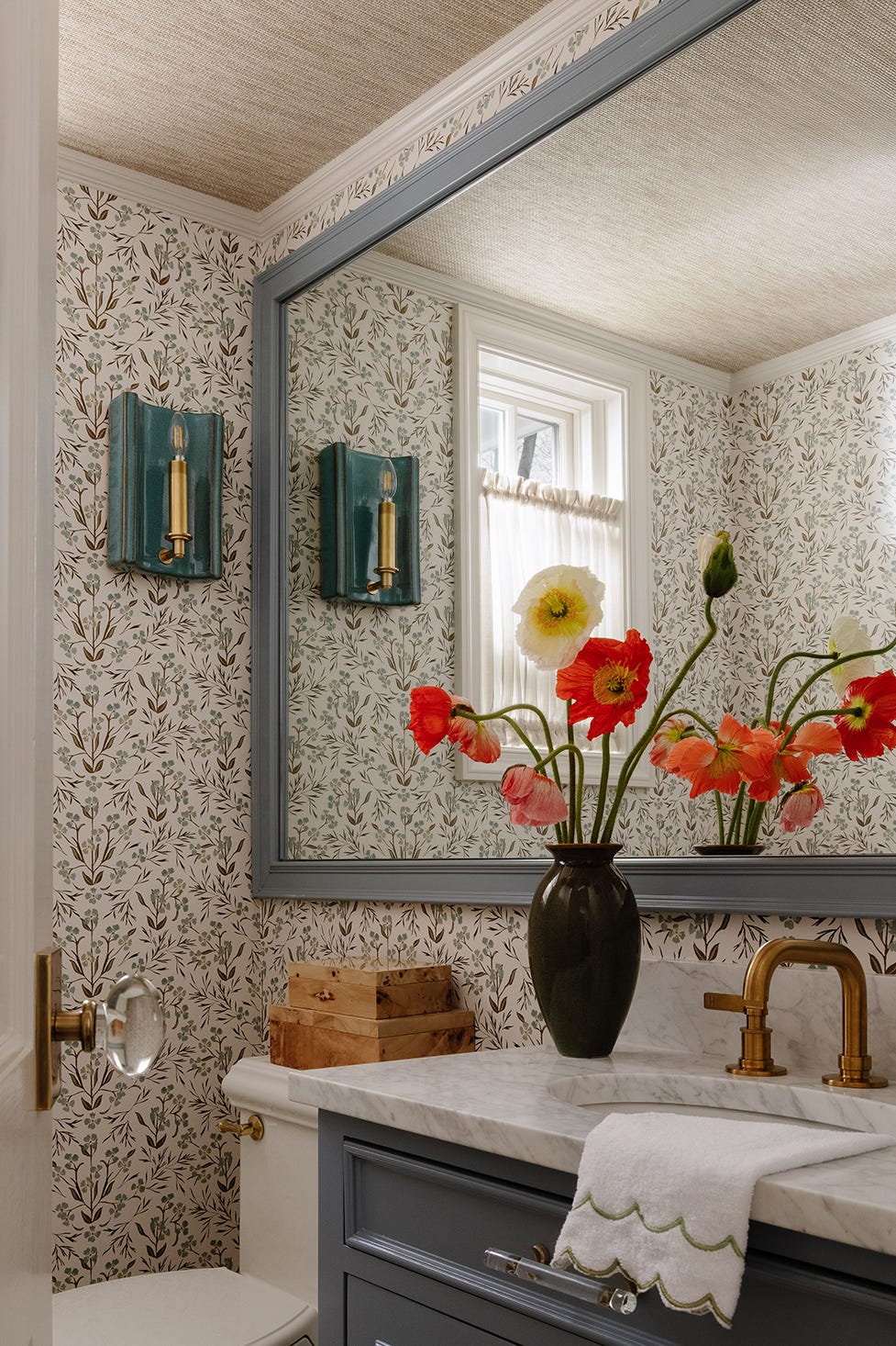 Small bathroom decorating ideas