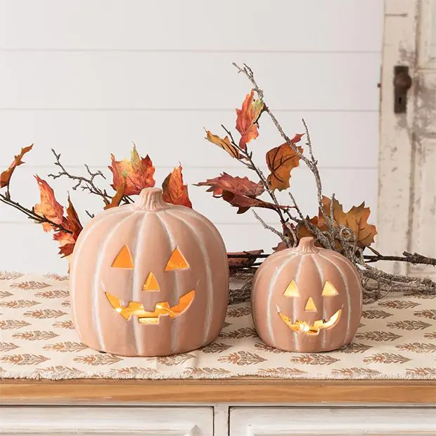 Small ceramic pumpkin accents