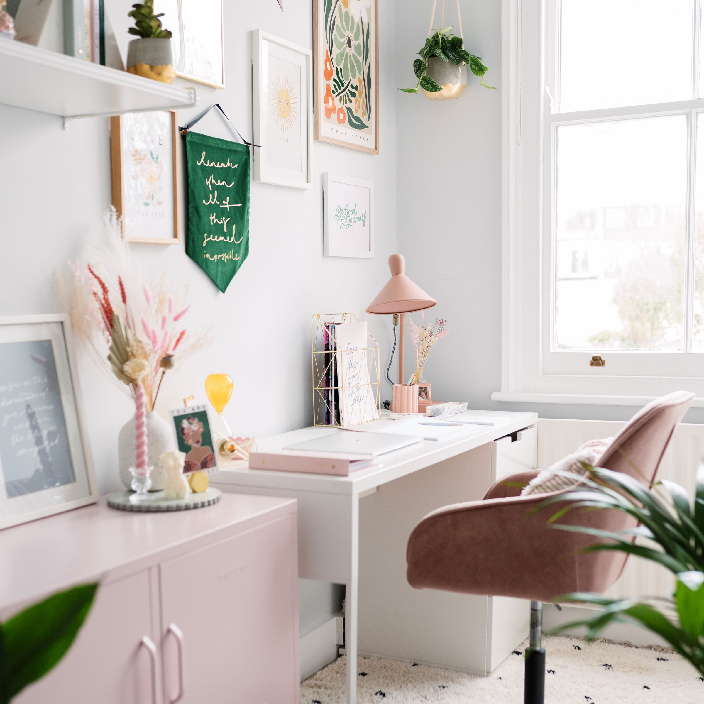 kawaii desk setup