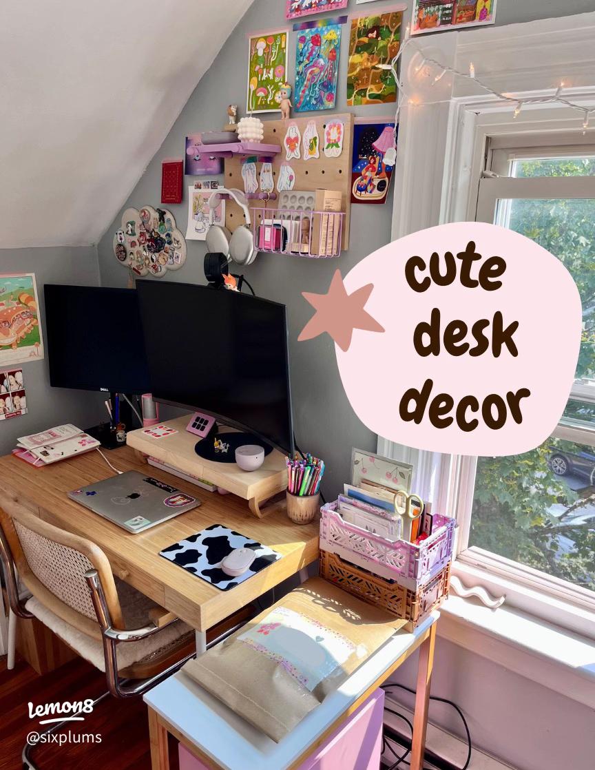 minimalist desk decor