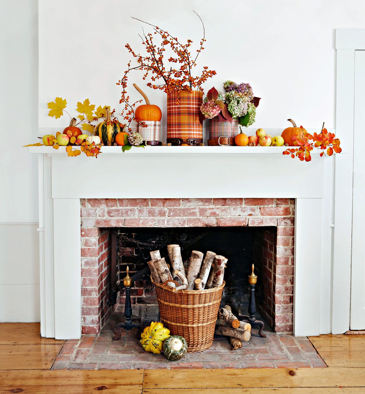 minimalist fall mantel