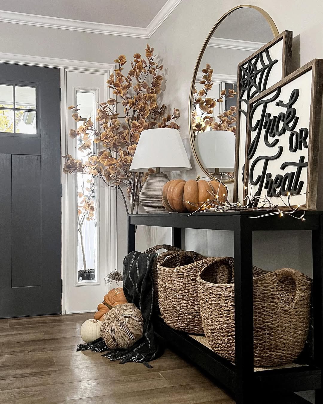 Halloween console table decor