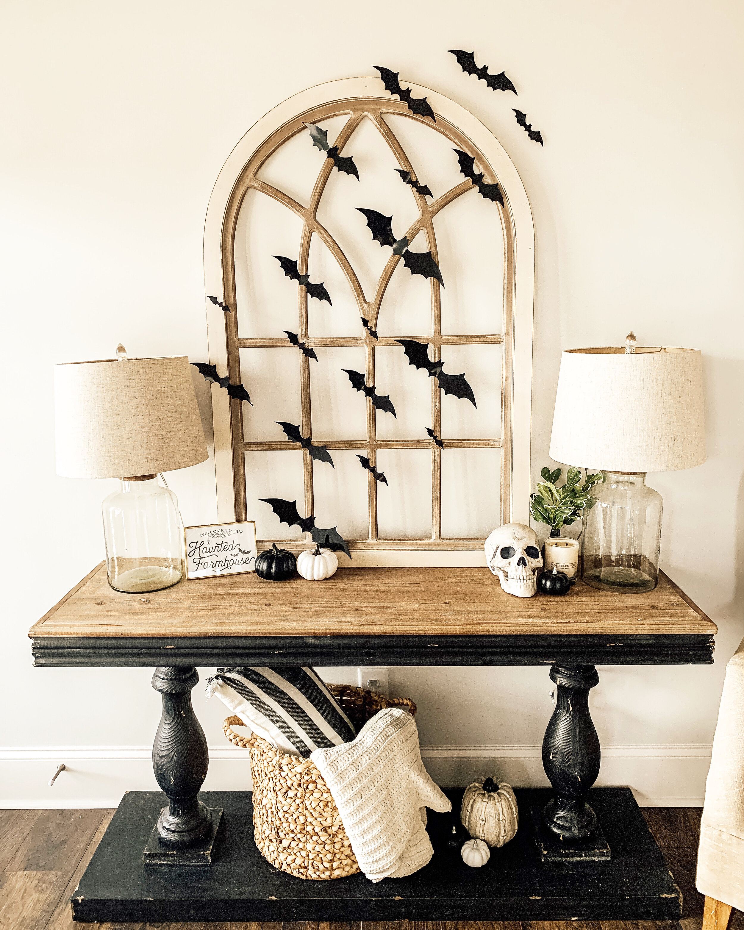 Farmhouse Halloween entryway