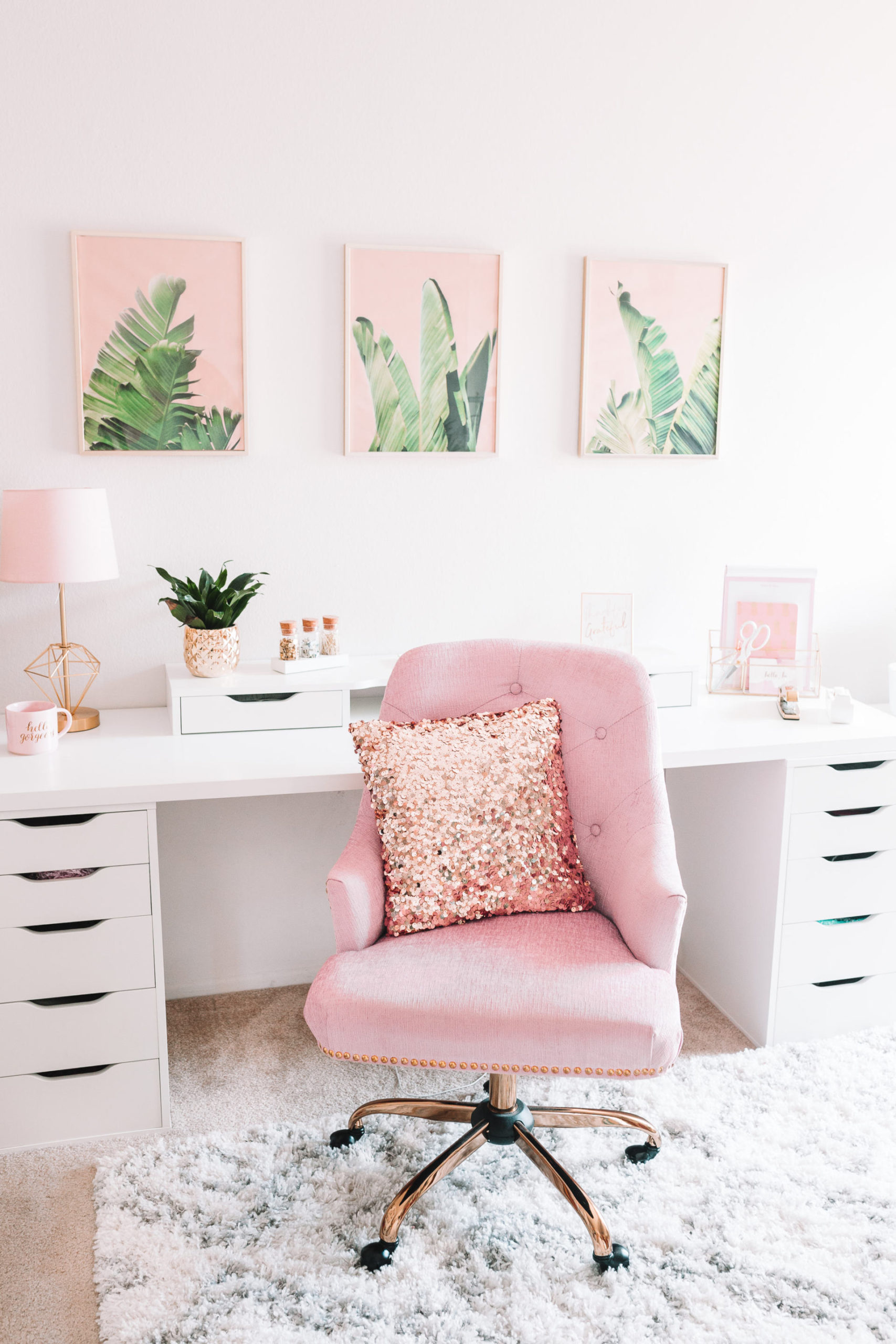clutter-free workspace
