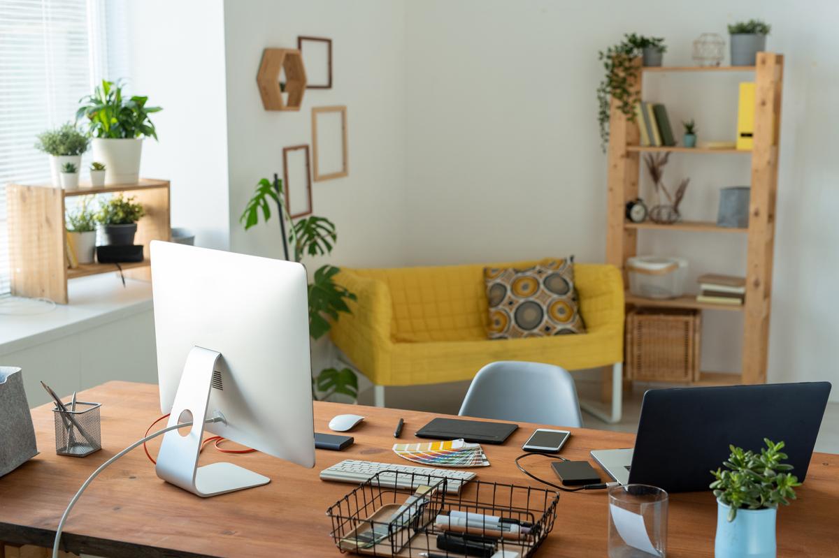 modern desk decor