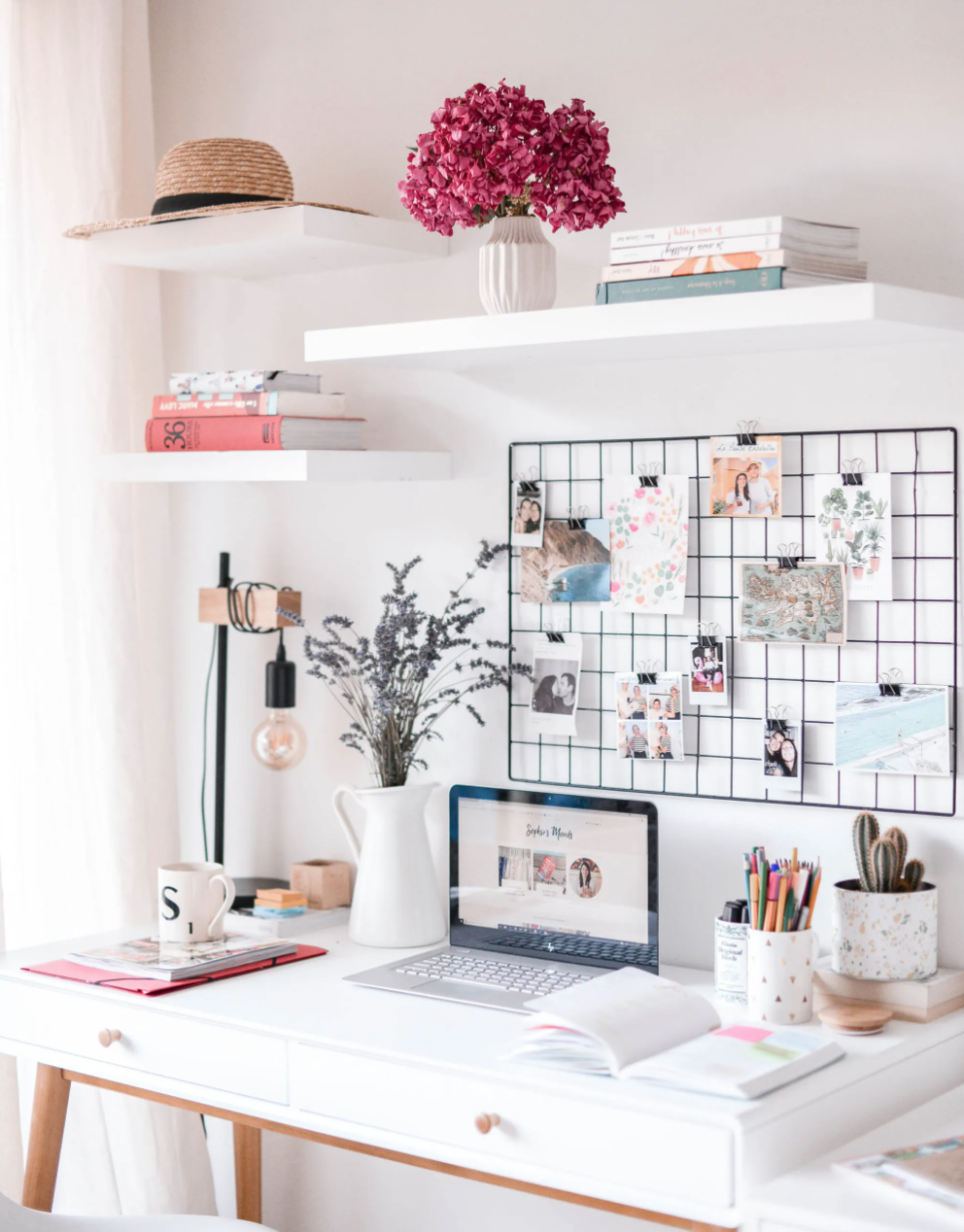modern desk decor