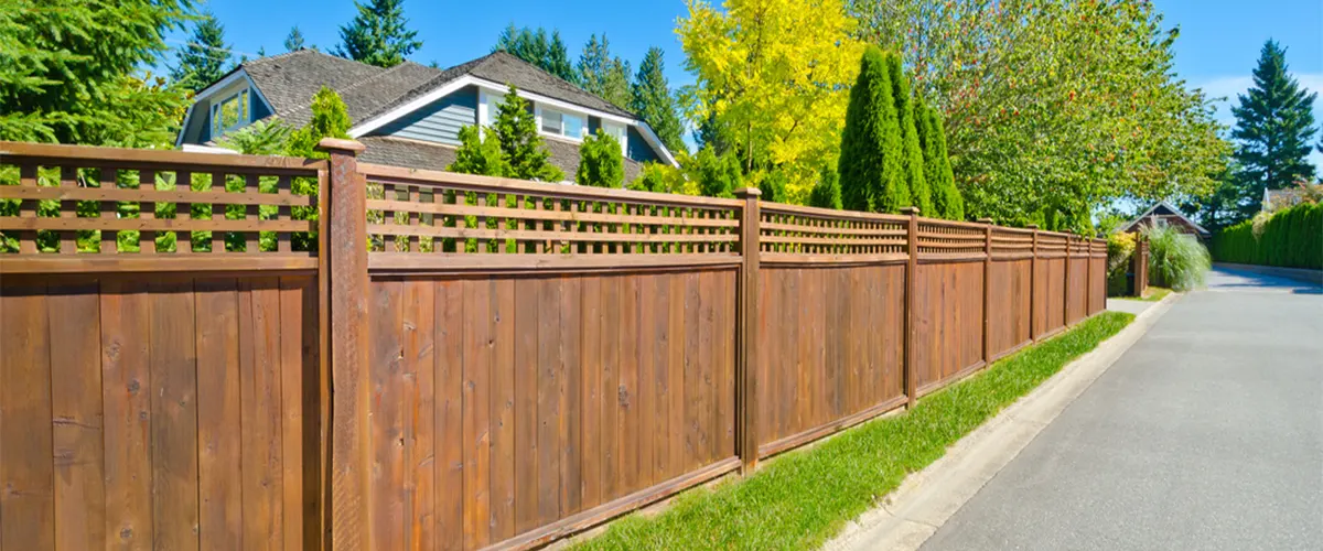 average cost privacy fence per linear foot