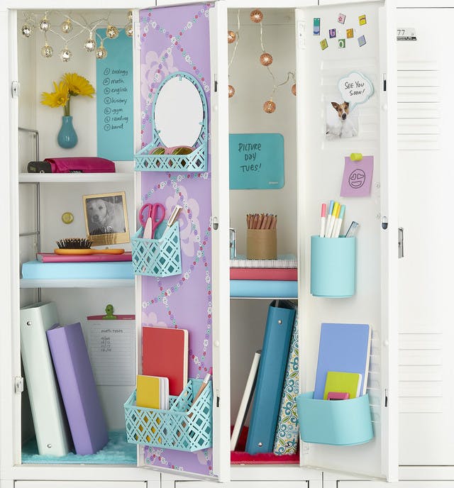 Adjustable locker shelves