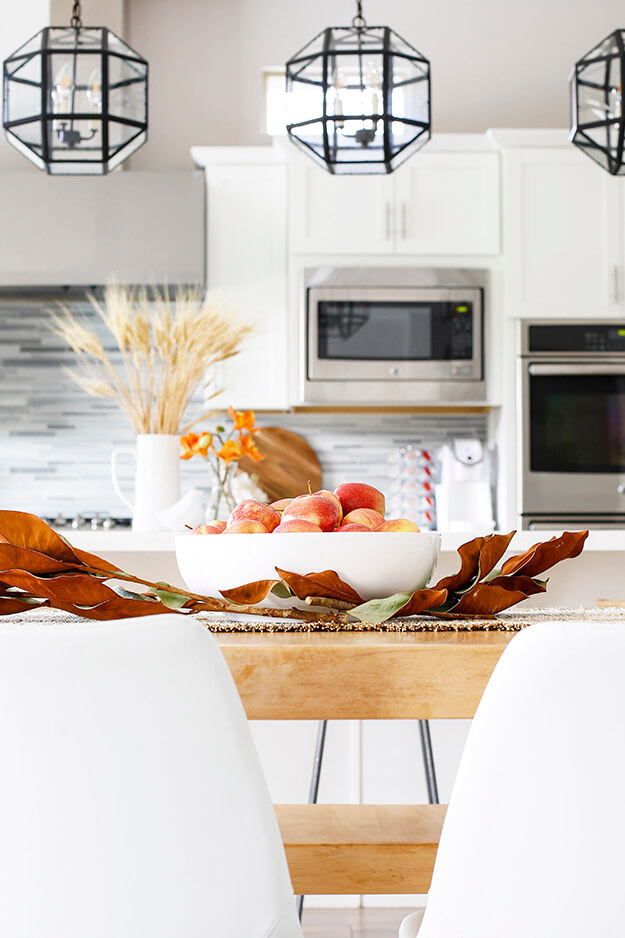 minimalist fall dining table decor