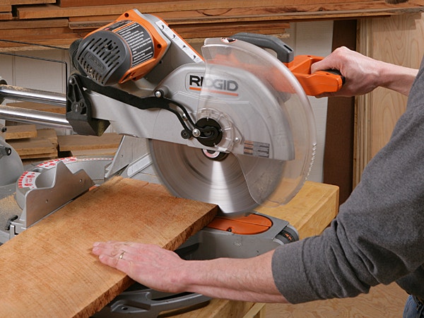 Compact miter saw