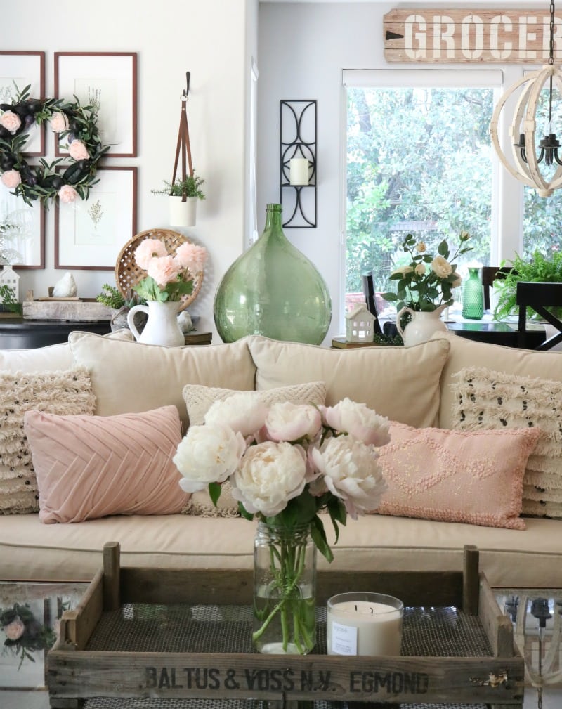 Pink bedroom decor