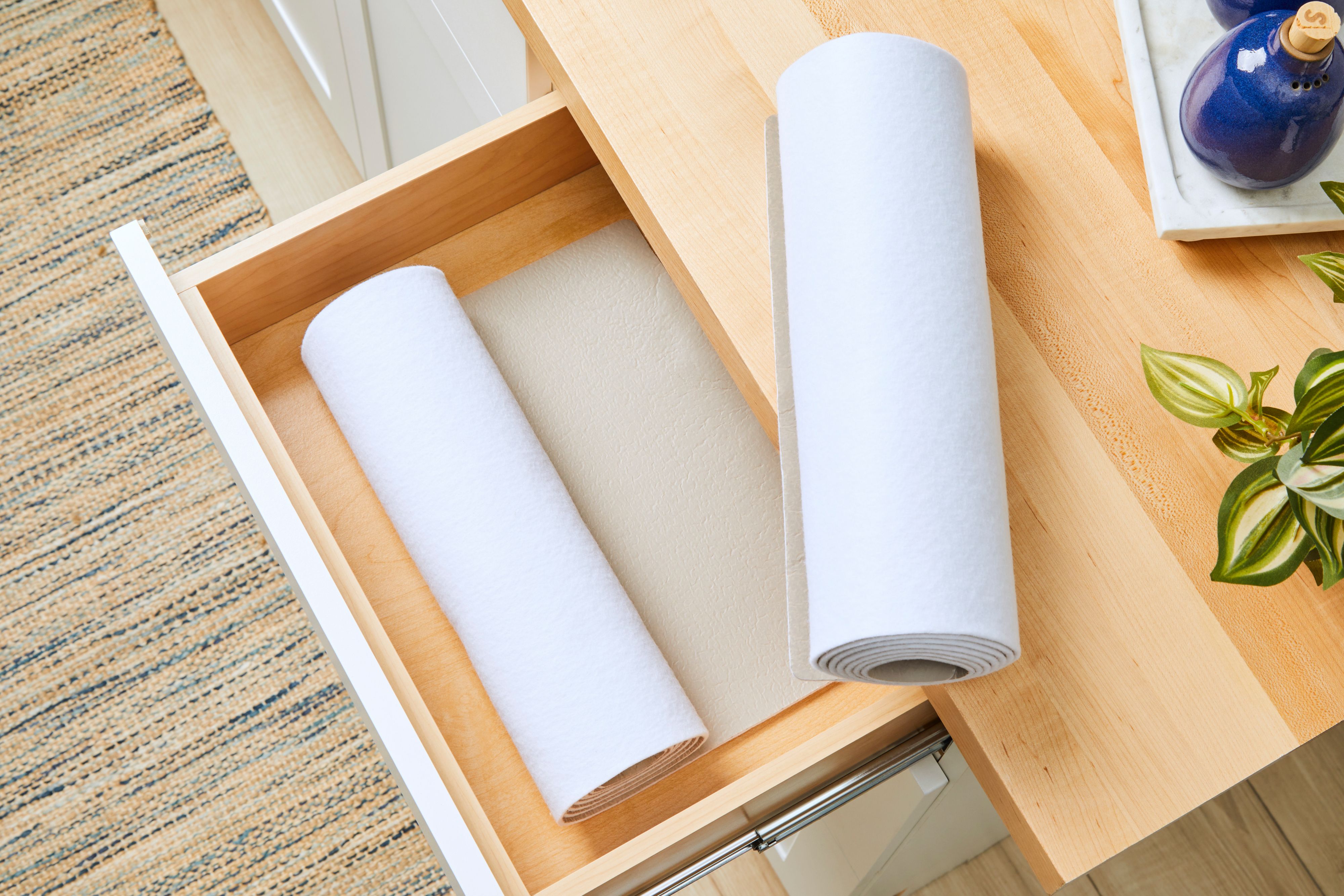 non-adhesive shelf liner