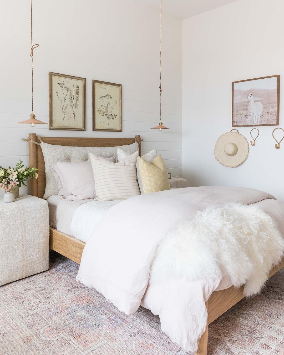 minimalist bedroom decor