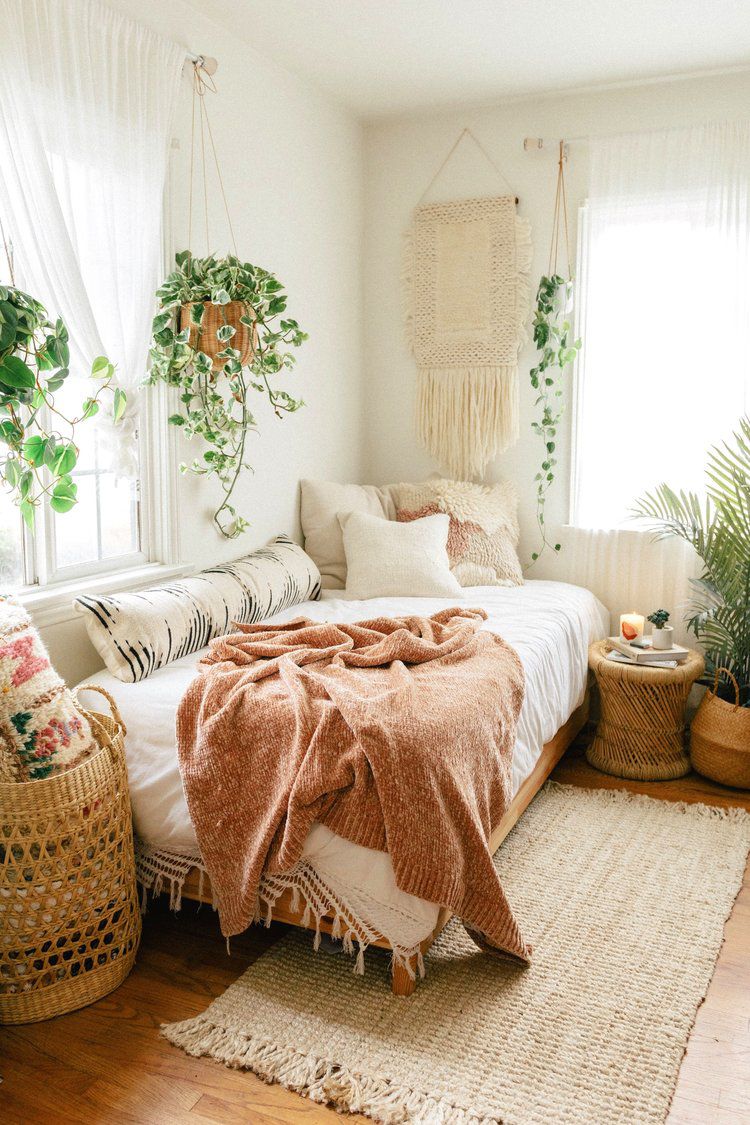 maximizing small bedroom space