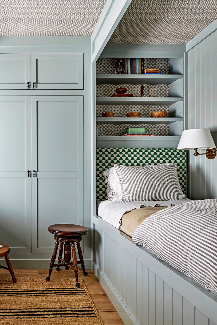 small bedroom storage hacks