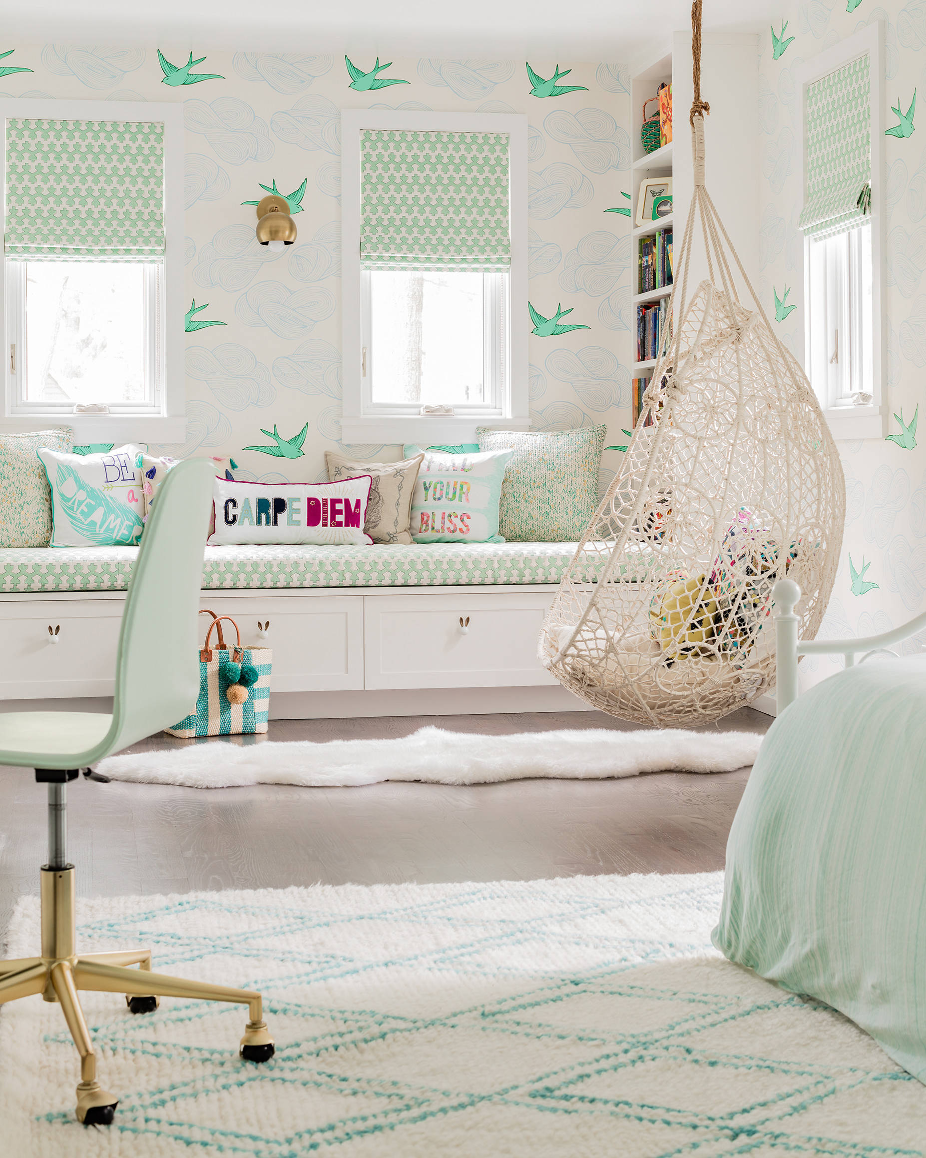 maximalist bedroom decor